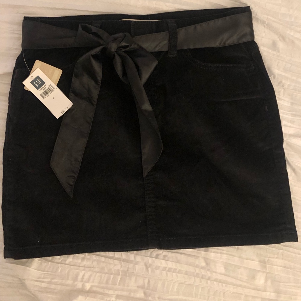 Velvet black mini skirt with satin belt